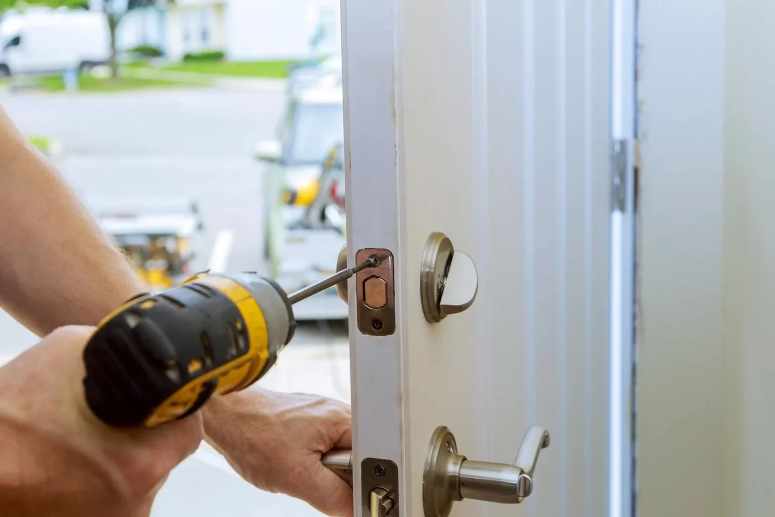 The Benefits of Choosing a Local Locksmith Over a National Chain